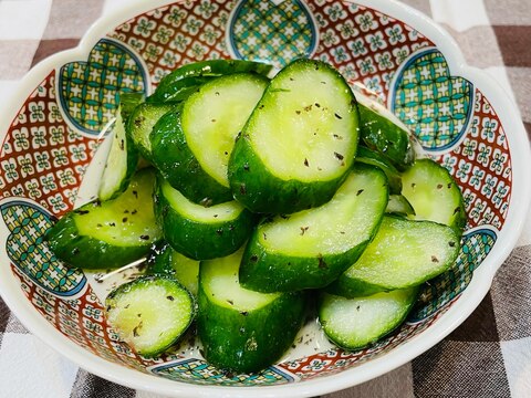 お弁当の彩に☆きゅうりのゆかり浅漬け